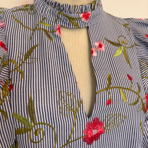 BCBGeneration Womens Embroidered Top XS Striped Butterfly Sleeve Floral Blue - Picture 3 of 8